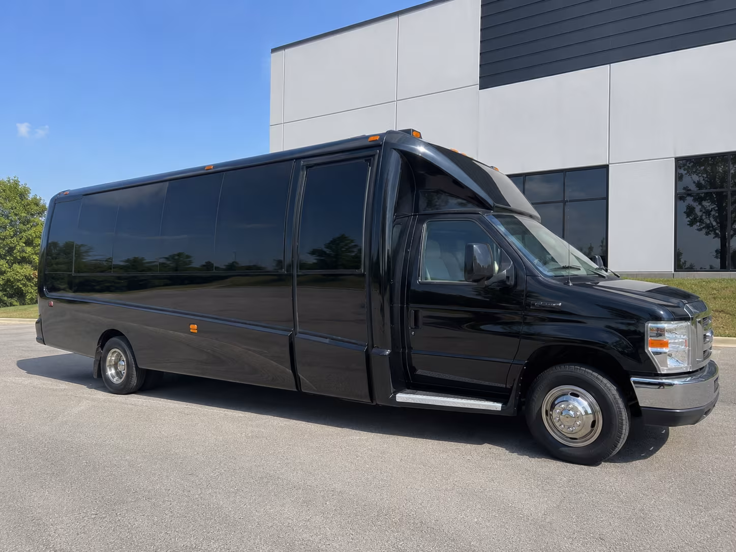 15 Passenger Party Bus Exterior