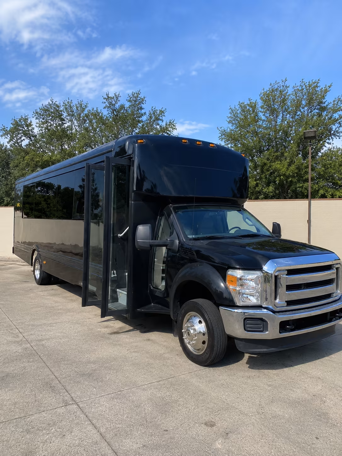 20 Passenger Party Bus Exterior