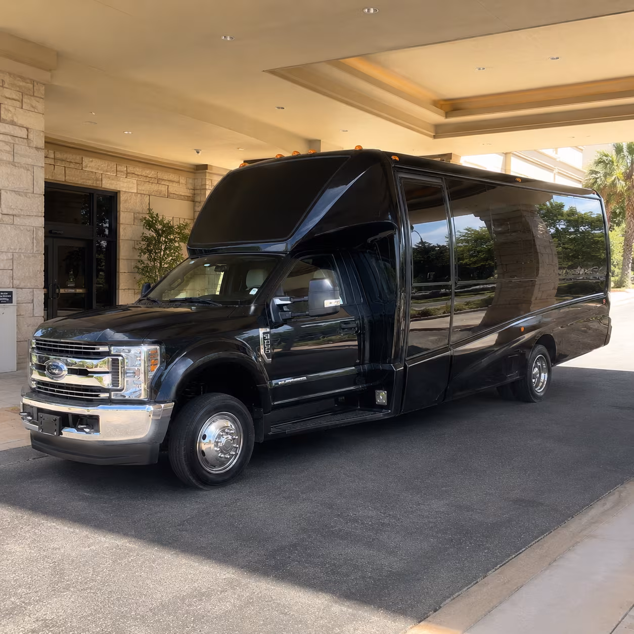 Bend Winery Tour & Pub Crawl Transportation