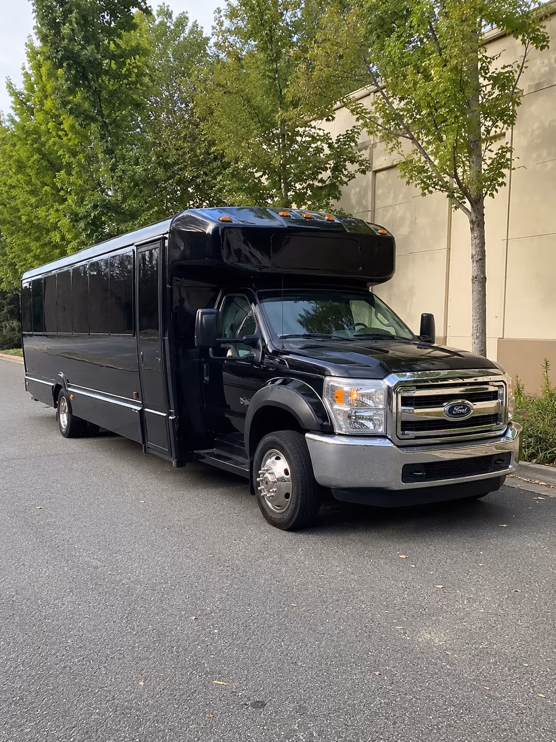 Meridian Winery Tour & Pub Crawl Transportation party bus exterior